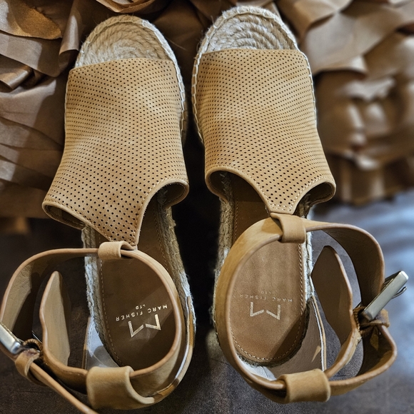 Marc Fisher Natural Suede “Annie” Wedges - Picture 3 of 13